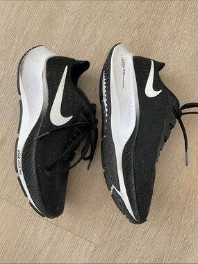 Nike Black and White Women’s Training Running Sneakers